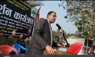 कम्युनिस्टहरूलाई सडकमा ल्याएर नाङ्गेझार पारिन्छ : खतिवडा