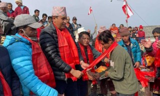 रामहरी खतिवडा, ओखलढुङगामा धमाधम नेकपाको जरोकिलो उखाल्दै, वरिष्ठ नेतृ सहित ५८ जना कांग्रेस भित्रिए