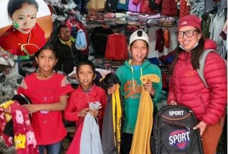 आफूले पाएको पुरस्कारबाट पत्रकार राईले गरिन टुहुरा बालबच्चालाई शैक्षिक सामग्री सहयोग