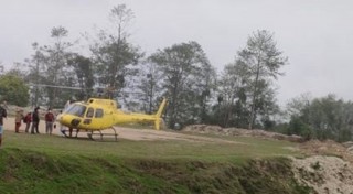खोटाङबाट हेलीकोप्टर चार्टर गरेर थप उपचारका लागि गए तीन संक्रमित