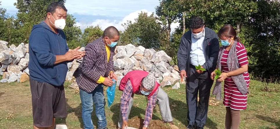 मझुवागढीमा चिन्डोको स्तम्भ शिलान्यास