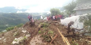 पहिरोमा परि चार जनाको मृत्यु