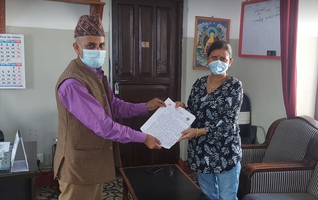 कांग्रेस खोटाङ जनताको समस्या बोकेर पुग्यो प्रशासन कार्यालय