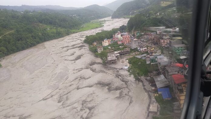 भर्खरै मेलम्ची खोला  उर्लियो, स्थानीयवासी भागाभाग