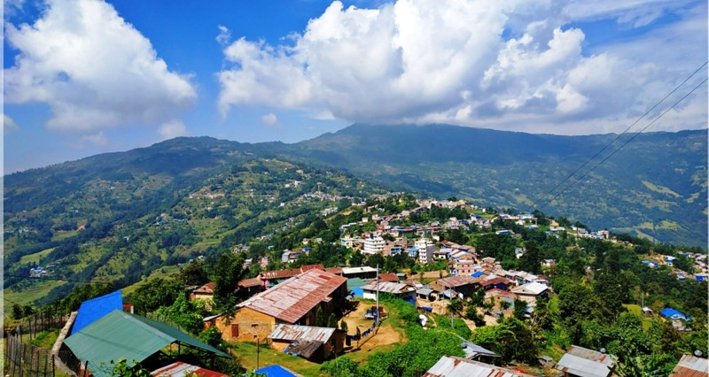 कोरोनाले पूनः गाँजेपछि दिक्तेल बजारमा अब कडा लक डाउन
