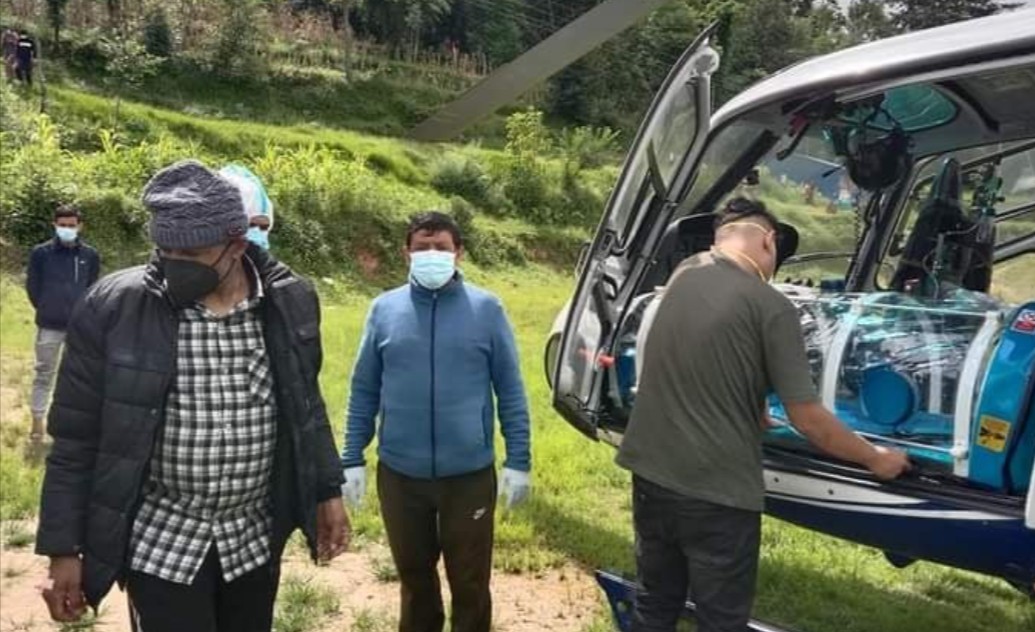 खोटाङबाट कोरोनाको विरामीलाई हेलीकोप्टरमार्फत उपचारमा पठाइयो