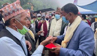 खोटाङमा विभिन्न दल परित्याग गरि एमालेमा १६८ जना प्रवेश