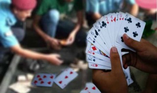तासको खालबाट वडाध्यक्षसहित नौ जना पक्राउ