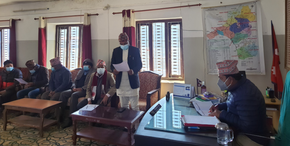 ढिलासुस्ती गर्ने निर्माण व्यवसायीलाई कारबाही गर्न खोटाङ एमालेको माग