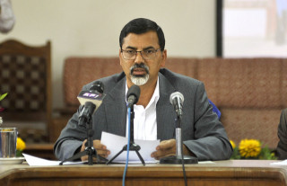 ओछ्यानमुनी, सिरानमुनी राखेका पैसा खोज्दैछु : अर्थमन्त्री शर्मा
