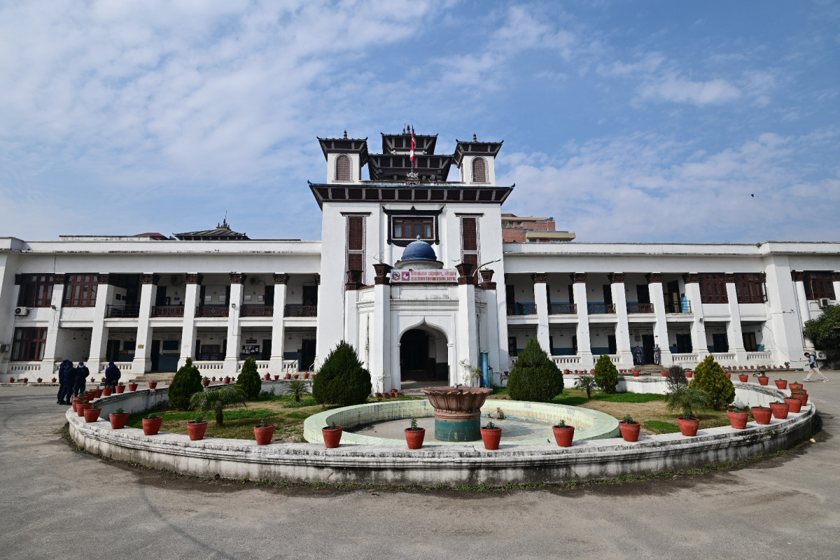 कुलमान घिसिङ र नेत्रनाथ अधिकारीको टाउको माओवादीले दुखाइदिए..
