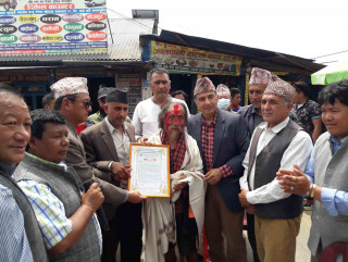 सडक हेरालुलाई यातायात व्यवसायी गरे सम्मान