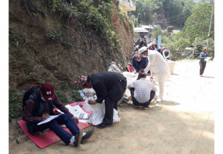 खोटाङका मतदान केन्द्रमा निर्वाचन सामग्री पठाइयो