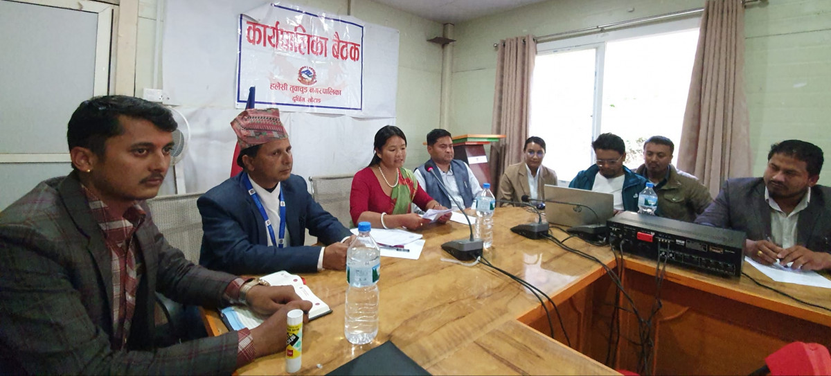 स्वास्थ्य बिमा उपचारको व्यवस्था मिलाउन लाग्यो हलेसी तुवाचुङ नगरपालिका