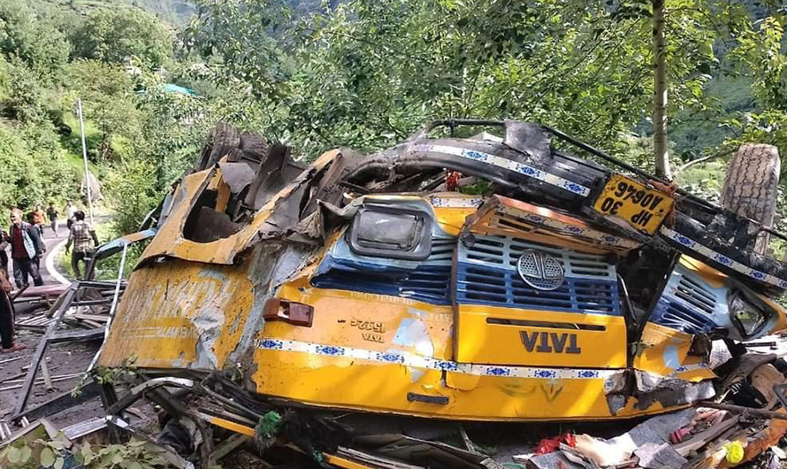 भारतको हिमाचल प्रदेशमा बस दुर्घटना हुँदा कम्तीमा १६ जनाको मृत्यु