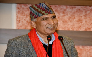 जसको सरकार ढाल्ने शक्ति हुँदैन, उसले सरकार ढल्छ भन्दै हिँड्छ– पौडेल