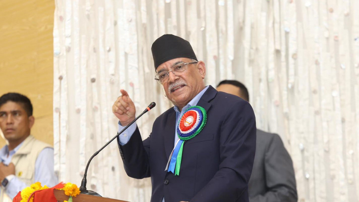नेकपा एमाले पार्टी चिरा-चिरा हुँदैछ : प्रचण्ड