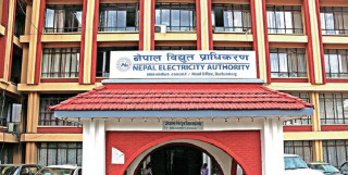 विद्युत् महशुल नतिर्ने २१ हजार ग्राहकको लाइन काटियो