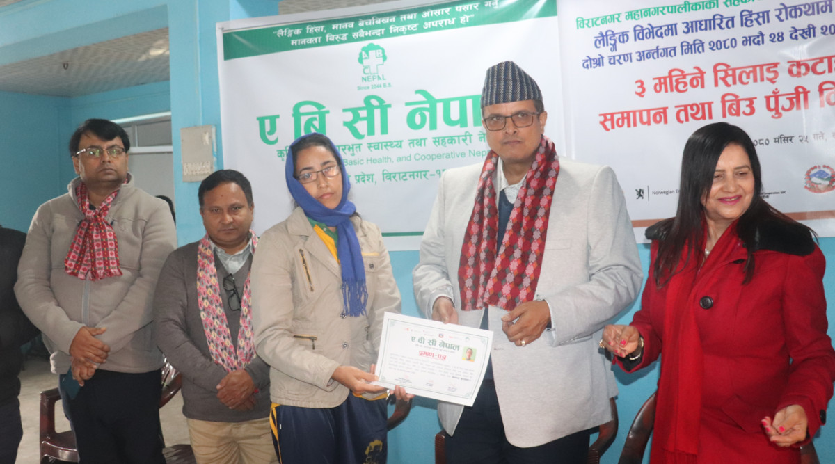 तीन महिने सिलाइ बुनाई तालिम सम्पन्न