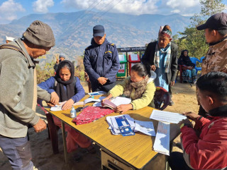 साकेला गाउँपालिकाले वडा–वडामा पुगेर वितरण गर्न थाल्यो सामाजिक सुरक्षा भत्ता