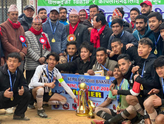 बाक्सिला गोल्डकपको पुरस्कार भगवती स्पोर्टस क्लव खोटाङबजारले उचाल्यो