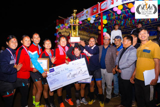 ऐसेलुखर्क गाउँपालिका अध्यक्ष कप भलिबल - महिलातर्फ आमचोक र पुरुषतर्फ दमकले चुम्यो उपाधि