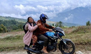खोटाङमा ‘दसैँतिहार, चेलीलाई उपहार’ अभियानमा ४१५ जना चेलीले लिए निःशुल्क यातायात सेवा