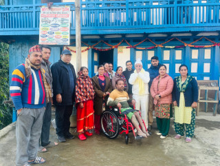 दिक्तेलका अपाङ्गता भएका ब्यक्तिलाई ह्वीलचेयर वितरण