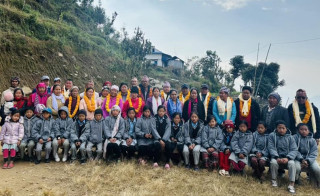 कुभिण्डेका दुई विद्यालयमा अध्ययनरत विद्यार्थीलाई जाडो छल्न न्यानो ज्याकेट वितरण