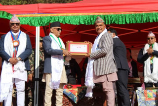 सोलुखुम्बुका प्रजिअ घिमिरेलाई  प्रधानमन्त्री ओलीको सम्मान
