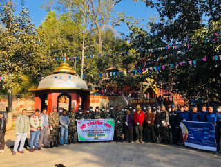 नेपाली सेनाले गर्‍यो त्रीधार्मिक स्थल हलेसी परिसरमा सरसफाइ