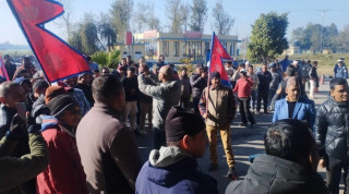 रावल धनगढीमा पुग्दा समर्थकद्वारा ओलीविरुद्ध नाराबाजी