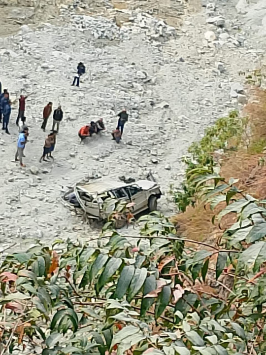खोटाङबाट काठमाडौं जाँदै गरेको सुमो दुर्घटना, ३ जनाको मृत्यु