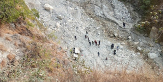 गाडी भिरबाट खसेपछि ‘बेपत्ता’ भएका चालक भक्तपुरमा फेला, दुर्घटनामा ३ जनाको मृत्यु हुँदापनि प्रहरीलाई दिएनन् जानकारी