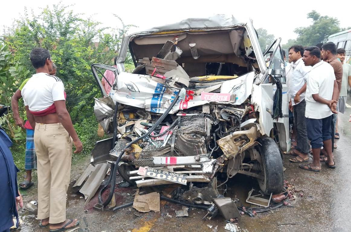 काँकडभिट्टाबाट दिक्तेलतर्फ आउँदै गरेको बस दुर्घटना अपडेट : मृतक तीन जनाको सनाखत